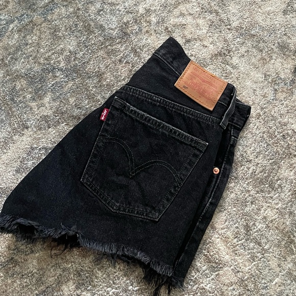 Levi 501 Women’s Black Levi Denim Shorts - Picture 8 of 9